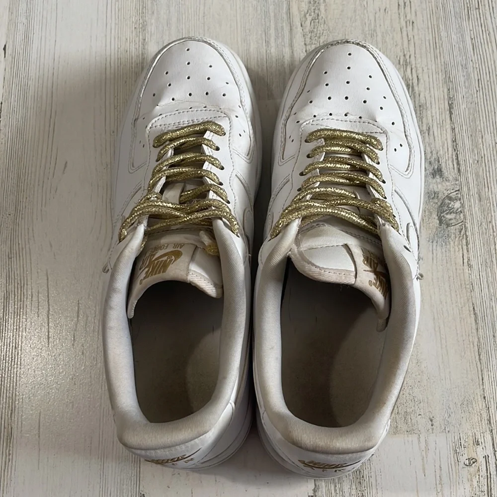 Nike AirForce Ones Size 8.5 - Picture 4 of 10